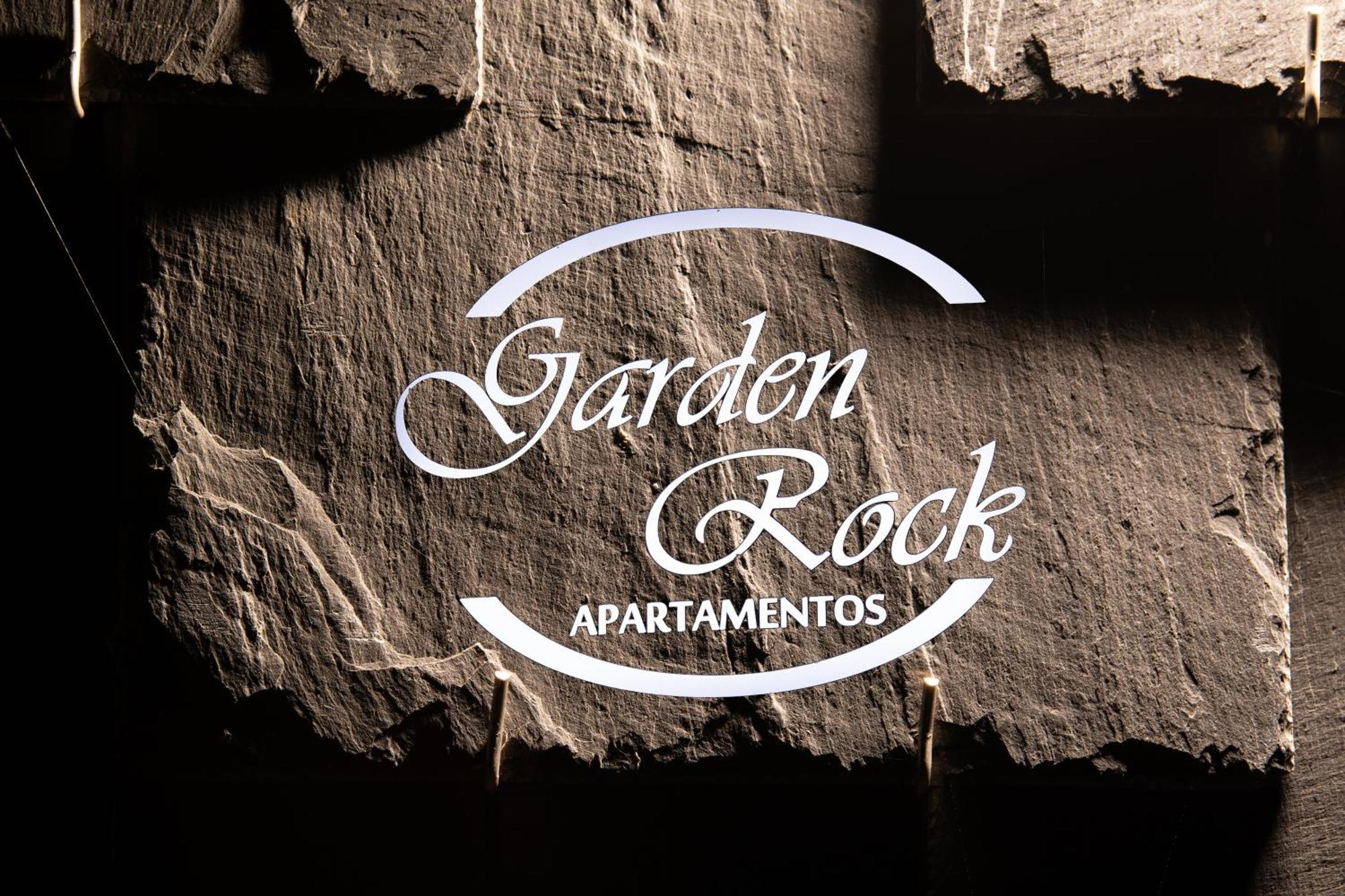 Apartamentos Garden Rock Toñanes Buitenkant foto